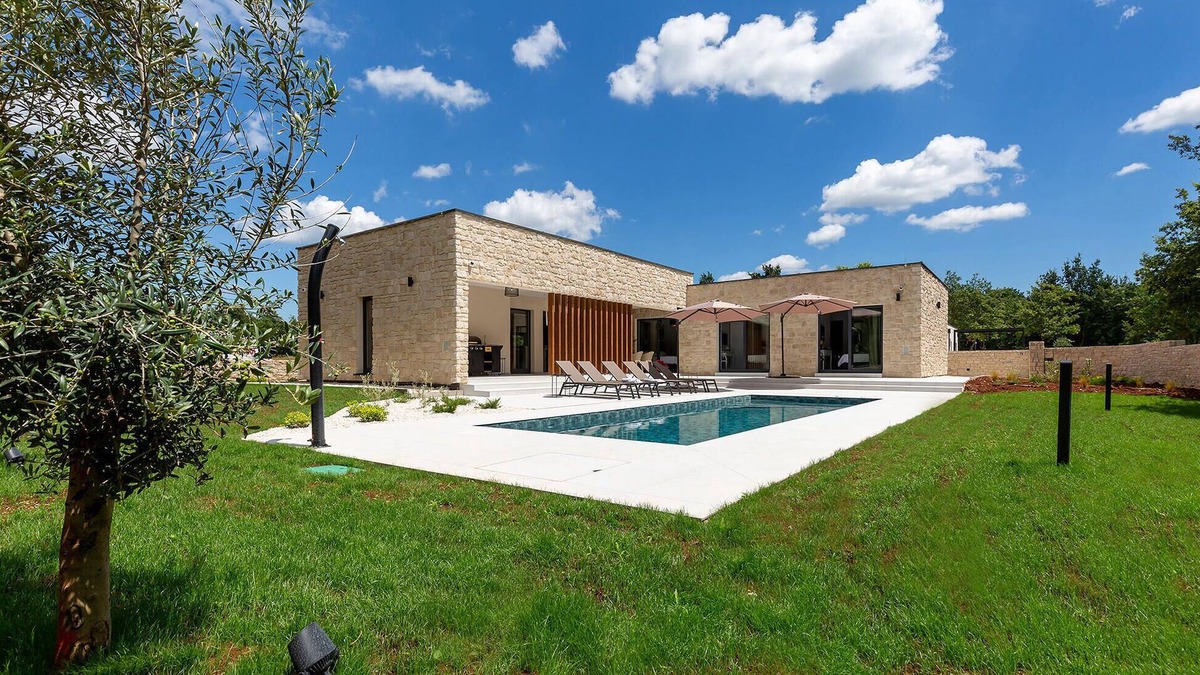 Butkovici House | Amazing home in Klarici