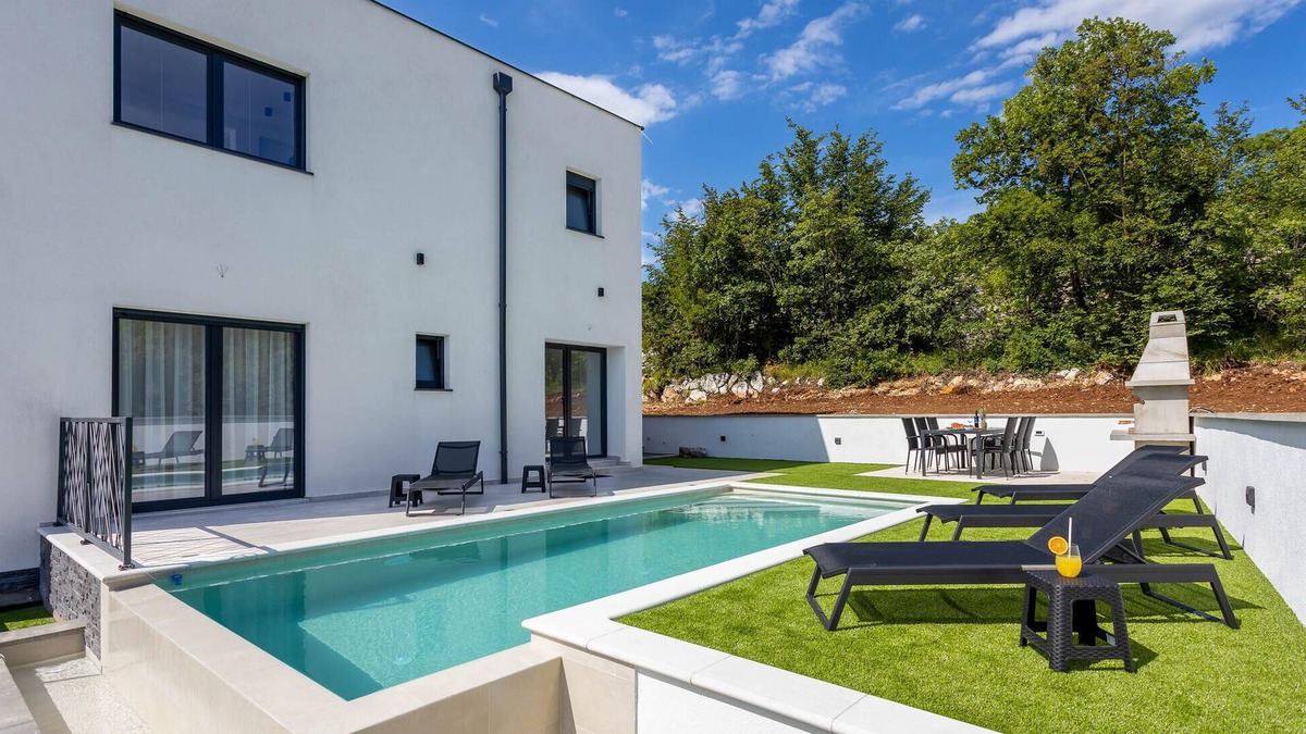 Rozmanici House | Amazing home in Kostrena with kitchen