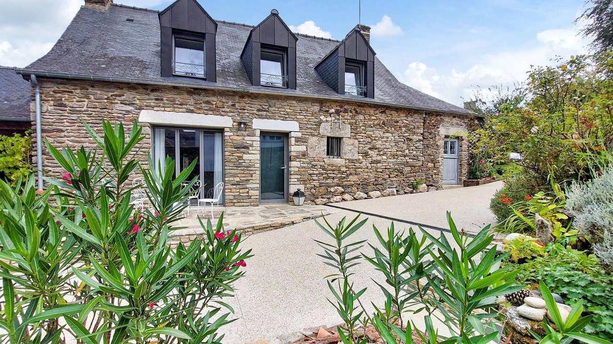 Lanouee House | Amazing home in LANOUEE with WiFi