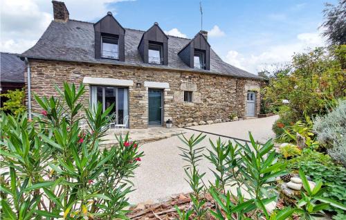 Lanouee House | Amazing Home In Lanouee With Wifi