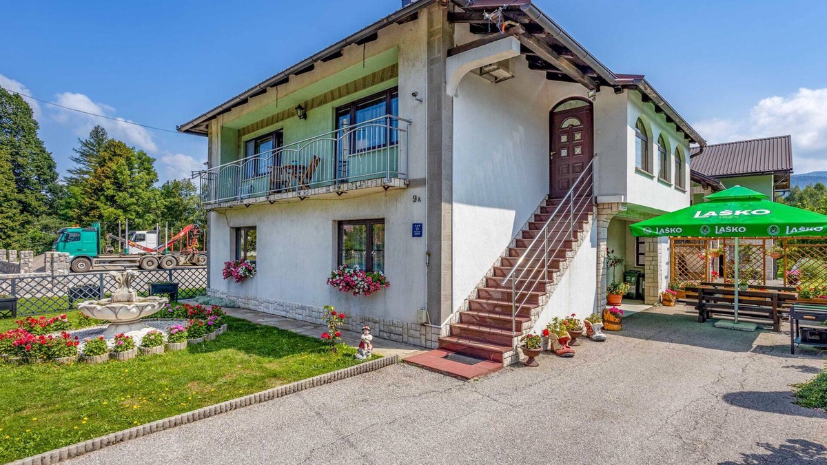 Lic House | Amazing home in Lic with WiFi