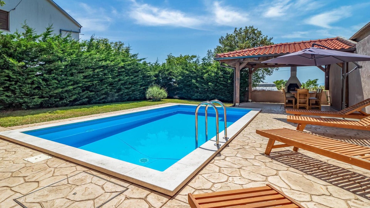 Smrika House | Amazing home in Smrika with sauna