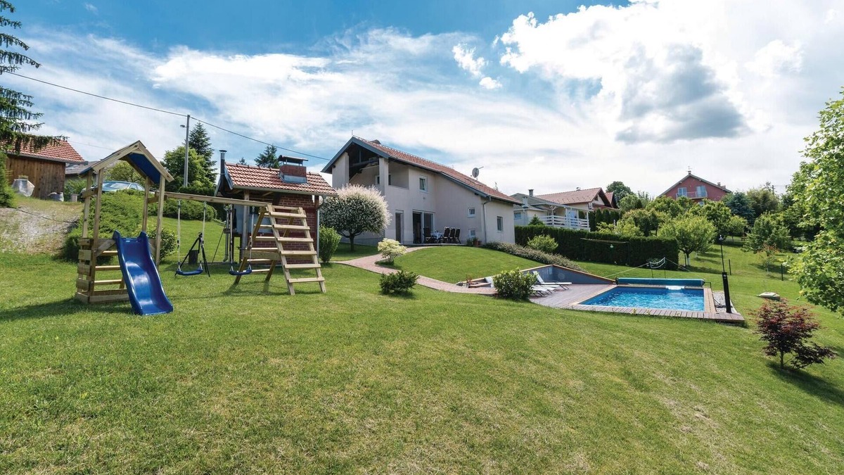 Kupinecki Kraljevec House | Amazing home in Starjak with WiFi