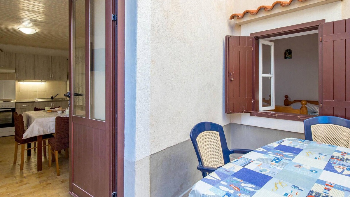 Susak House | Amazing home in Susak with kitchen