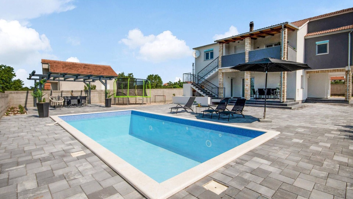 Tinj House | Amazing home in Tinj with kitchen