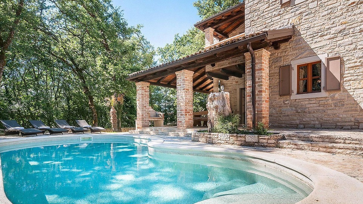 Brecevici House | Amazing home in Tinjan