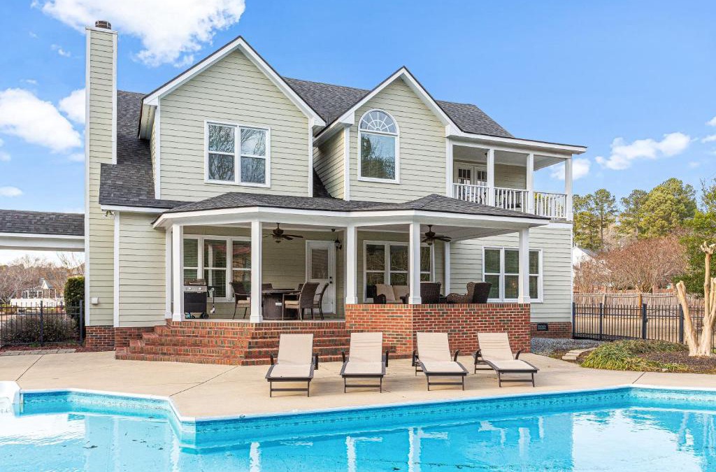 Terry Sanford House | Amazing Home w/Huge Pool, Game Tables, Movie room, and More!