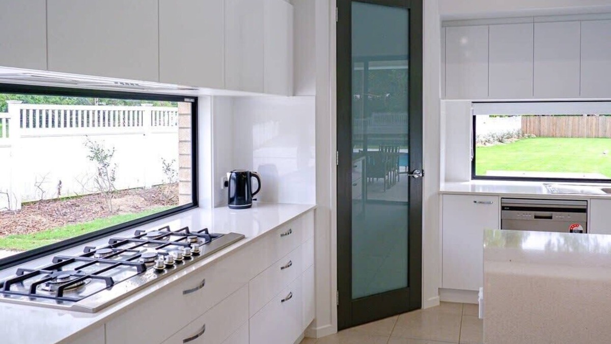 Mooloolah Valley House | Amazing House! Big Swimming Pool BBQ