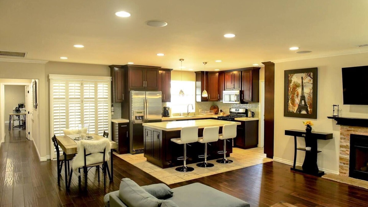 Sherman Oaks House | Amazing house for a large group
