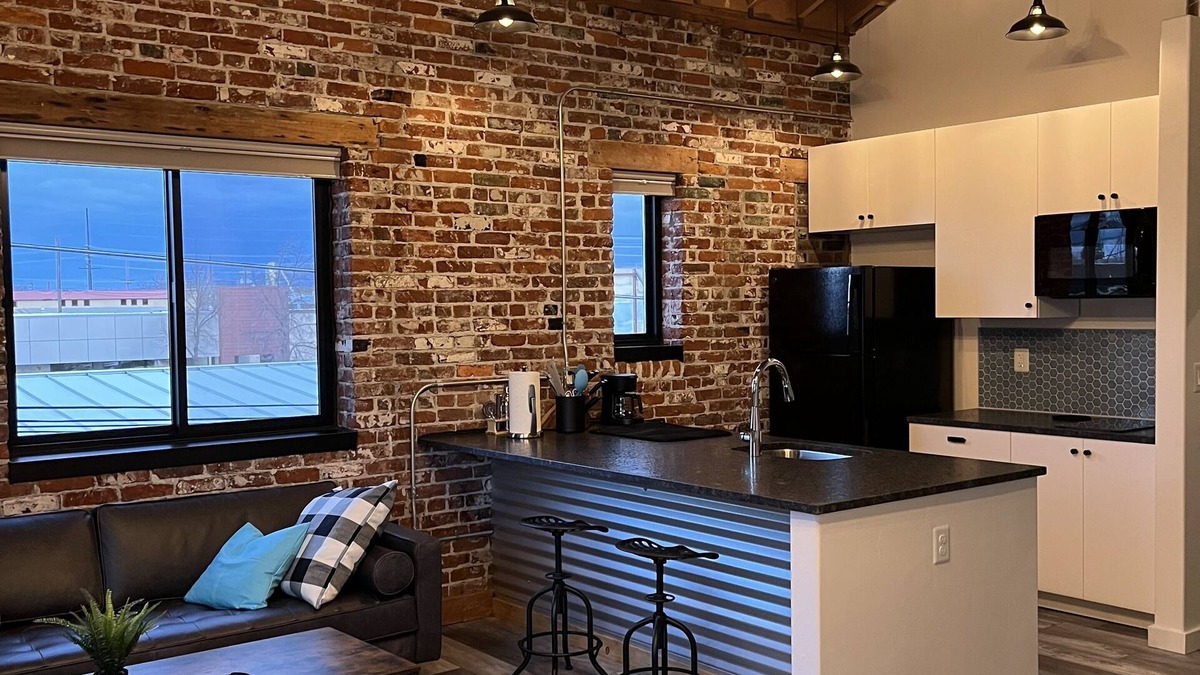 Redmond Apartment | Amazing Industrial Studio Loft Apartment in Downtown Redmond
