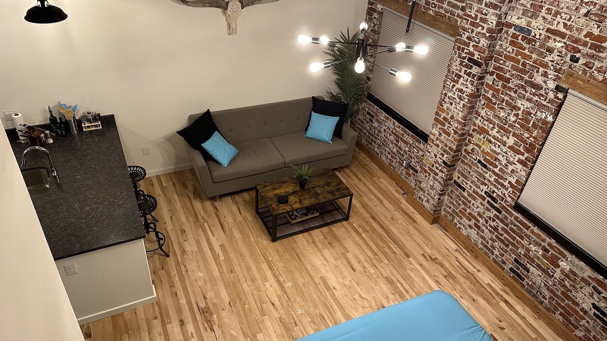 Redmond Apartment | Amazing Industrial Studio Loft Apartment in Downtown Redmond