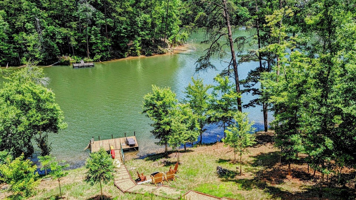 Mill Spring Apartment | Amazing Lake Adger Getaway, Fall Color, Kayaking, Pumpkin Patches, Zip Lining.