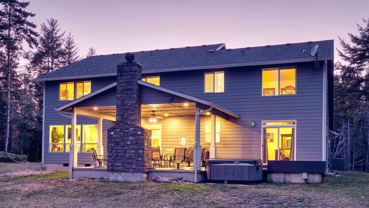 Ocean Park House | Amazing Lake View, Dogs Ok, UNIVERSAL EV CHARGER, Hot Tub, Kayaks (Lake)