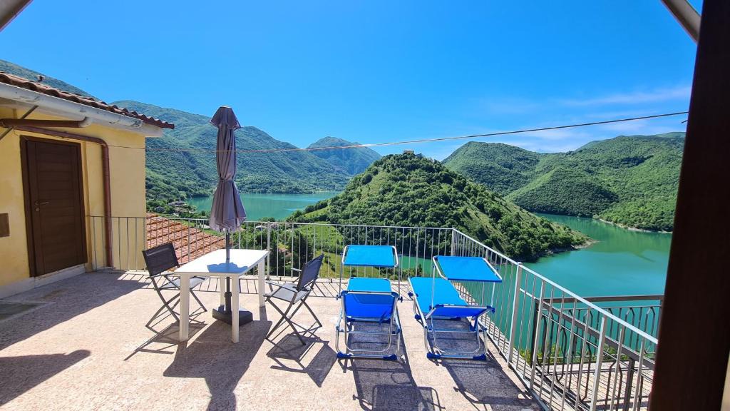 Castel di Tora Apartment | Amazing Lake View
