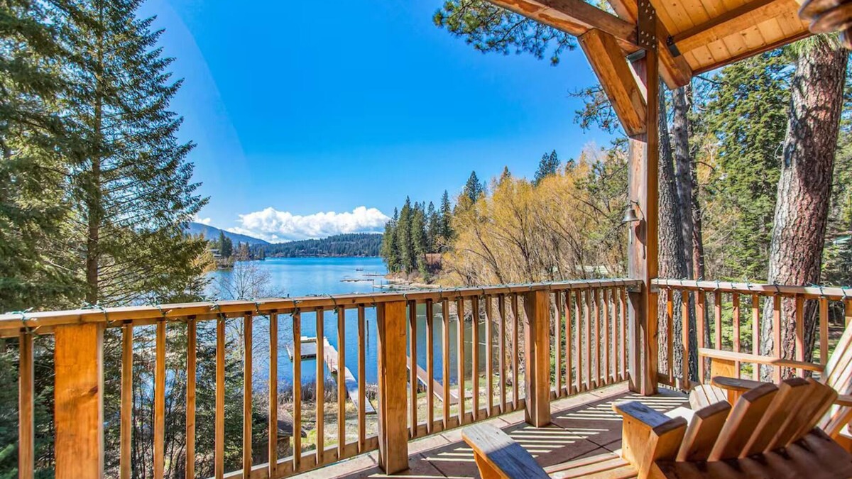 Hayden House | Amazing Lakefront Getaway-sleeps 18 guests, w/private dock, gameroom, spa & more