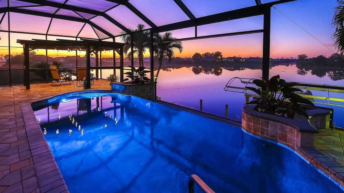 Mariner Villa | Amazing lakefront villa w. ALL the amenities - sleeps 12!
