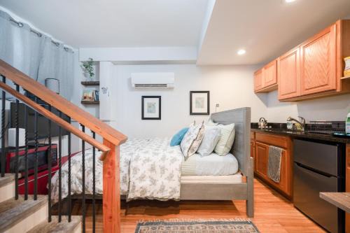 North End Apartment | Amazing Location studio parking
