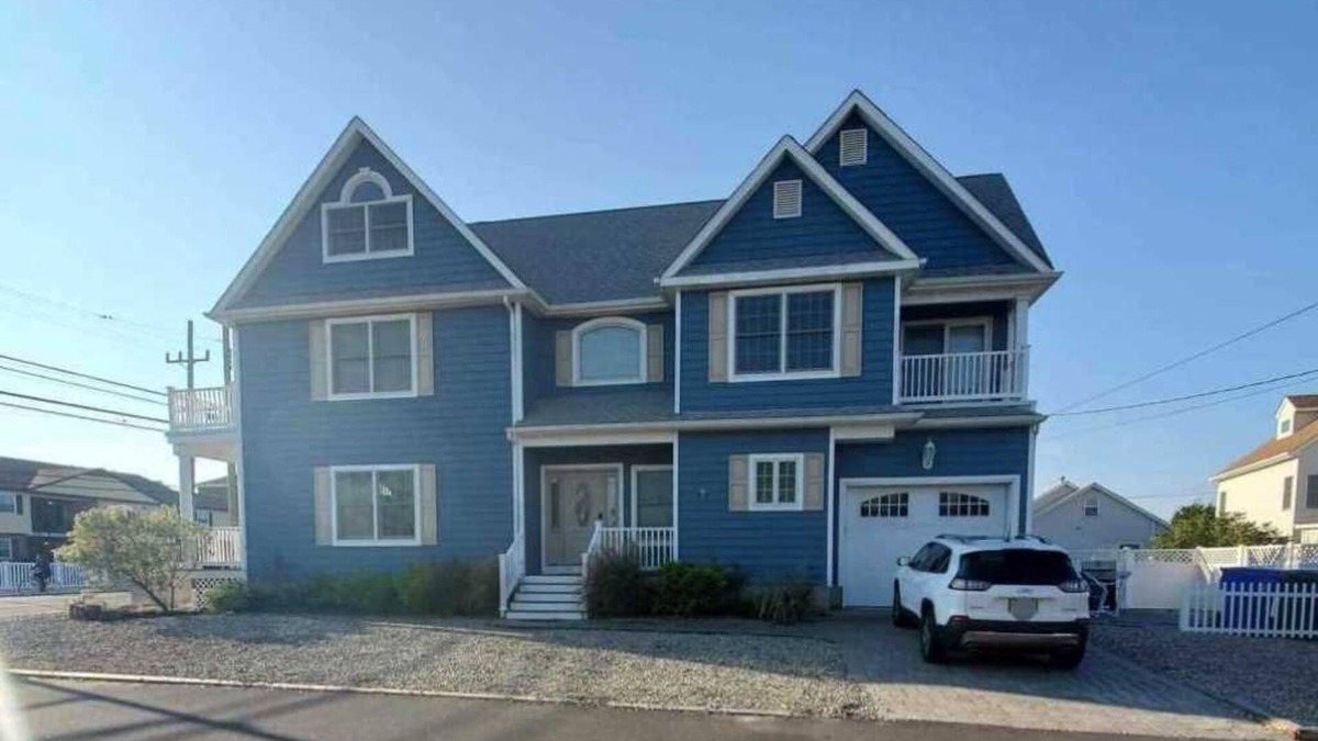 Normandy Beach House | Amazing Loctaion! One Block from the Beach!