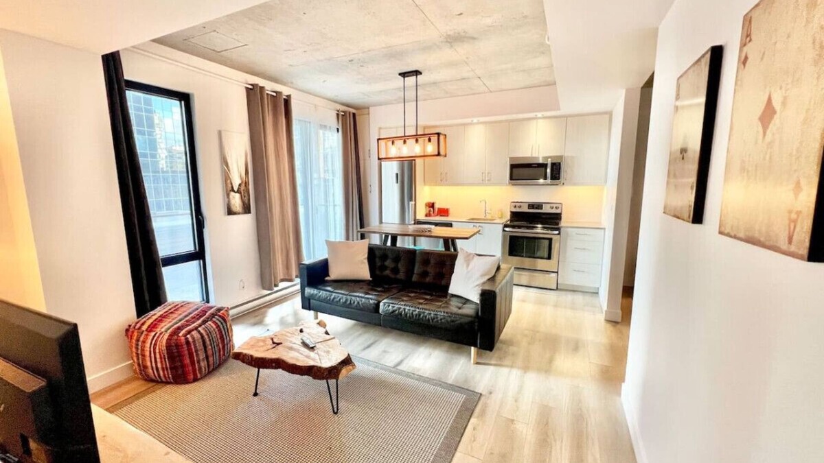 Cite Multimedia Apartment | Amazing loft in MTL Old Port with stylish design, modern and a prime location near attractions.