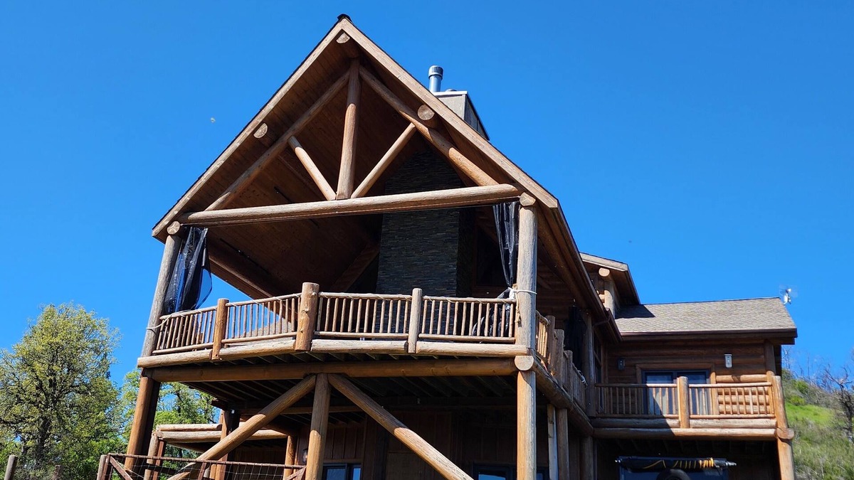 Upper Lake Cabin | Amazing log cabin with a breathless view!