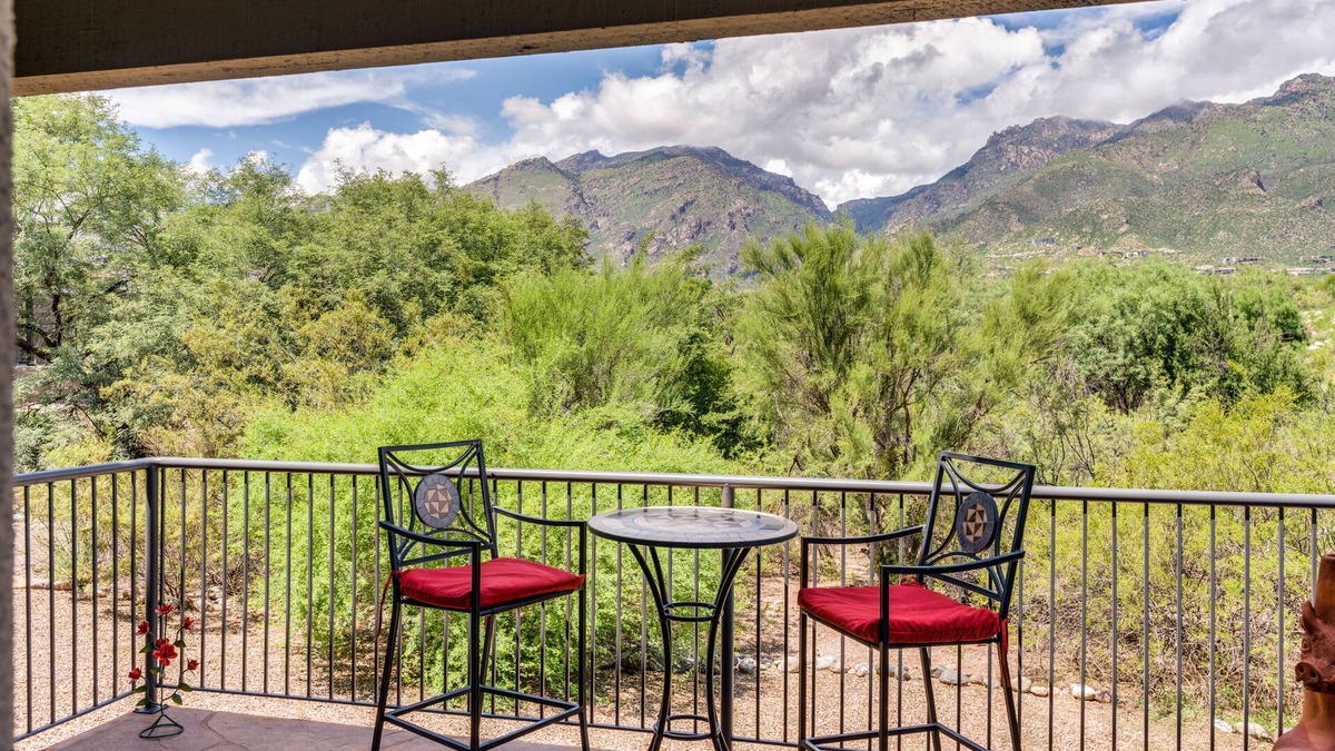 Tucson Condo | Amazing Mountain and Canyon Views! 3 Beds/2 Baths Condo.