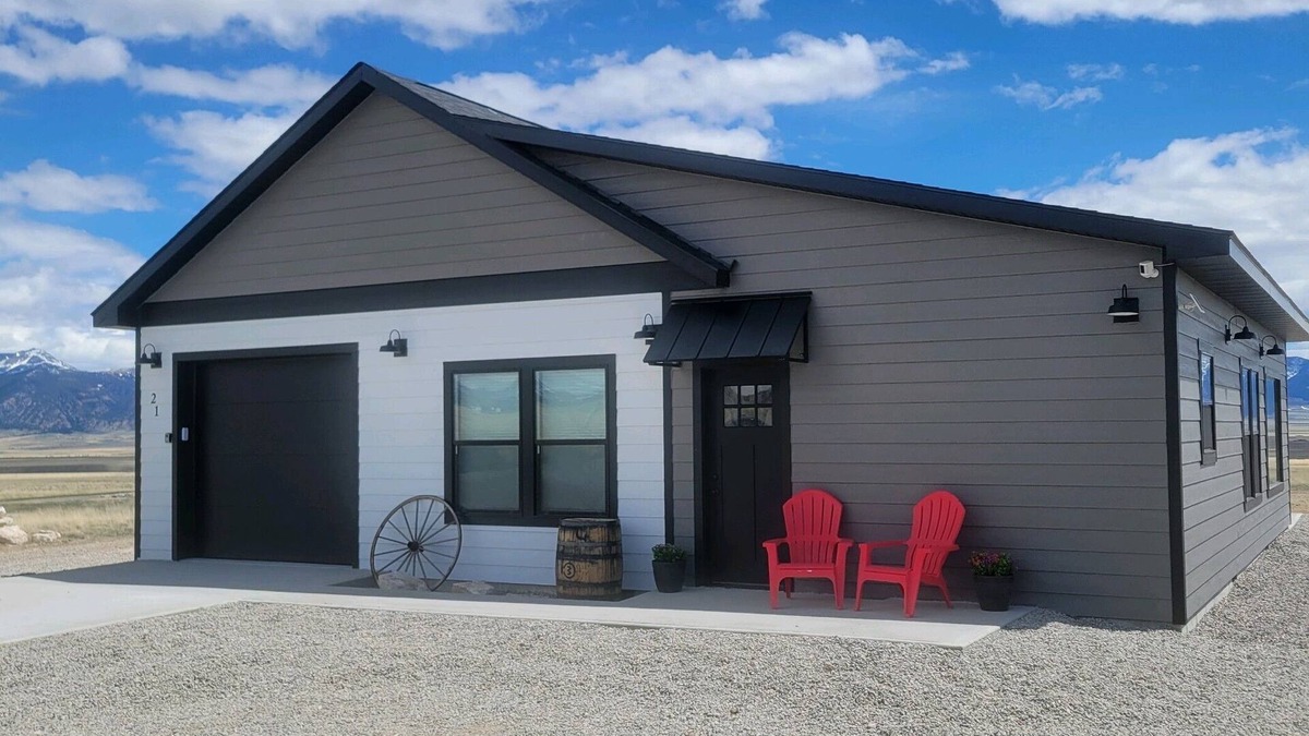 Shining Mountains House | Amazing Mountain View’s in a brand new build