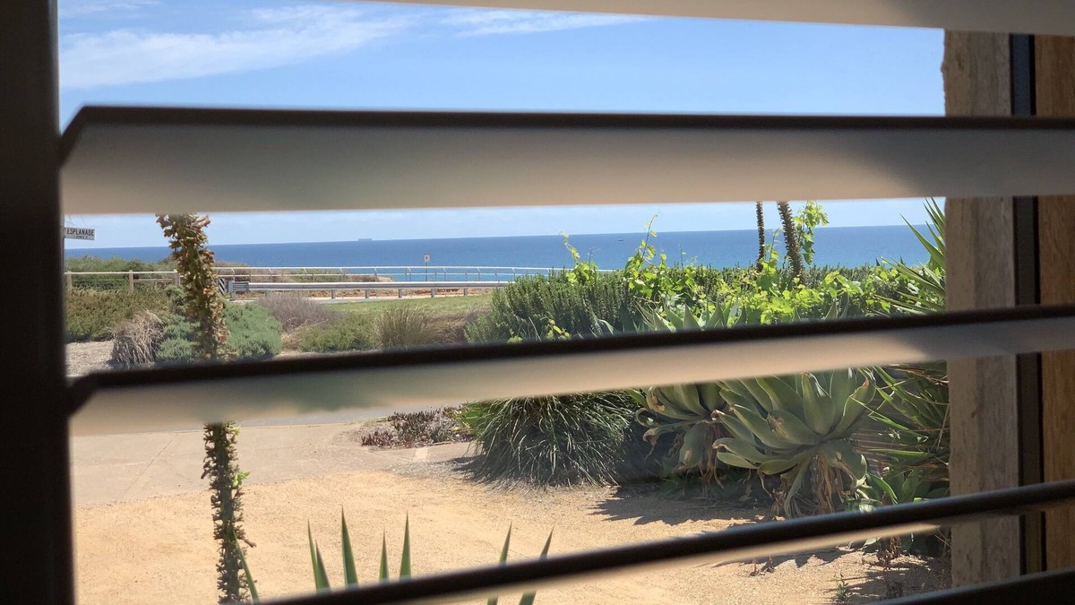 Port Noarlunga South Bed & Breakfast | Amazing Ocean Front Studio - Sunsets, Breakfast, Water