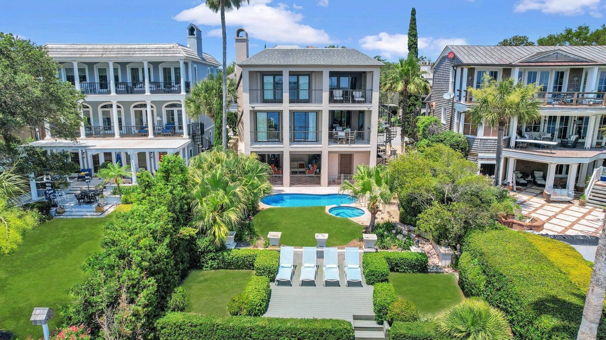 King City House | AMAZING Ocean Views! Fabulous Property, Heated Pool and Spa, Walk to Village