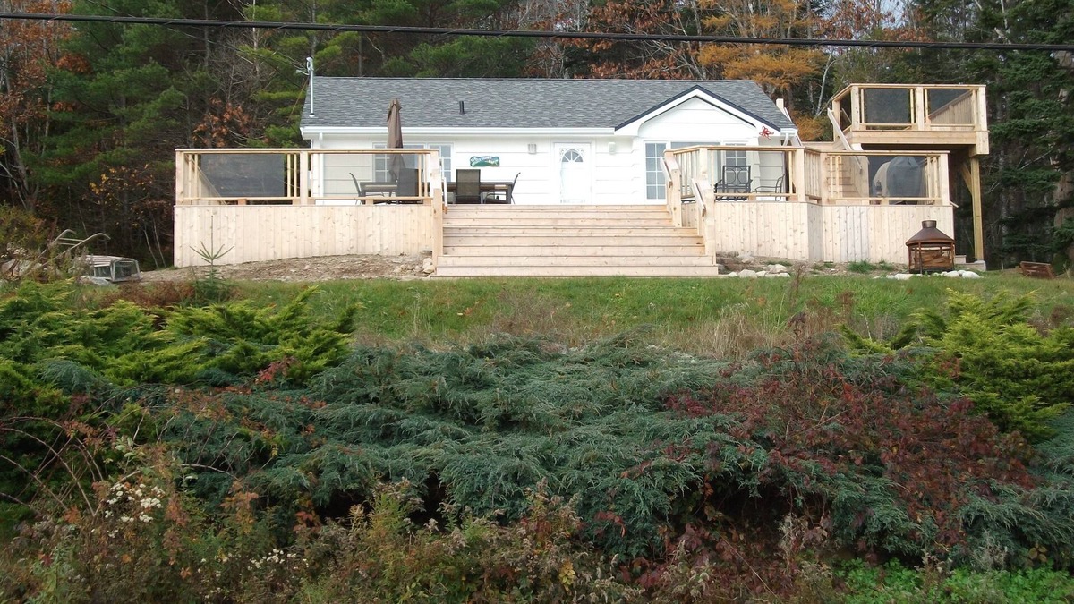 Mill Cove House | Amazing Ocean-view just steps to Fox Point Beach!