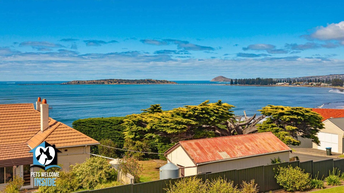 McCracken House | Amazing Ocean Views At This Exclusive 4 BR Holiday Home