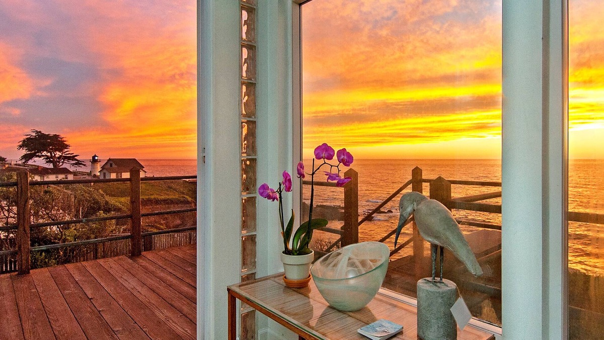 Montara House | Amazing oceanfront 3 Bedroom/2 Bathroom home for 30 day or more rentaln