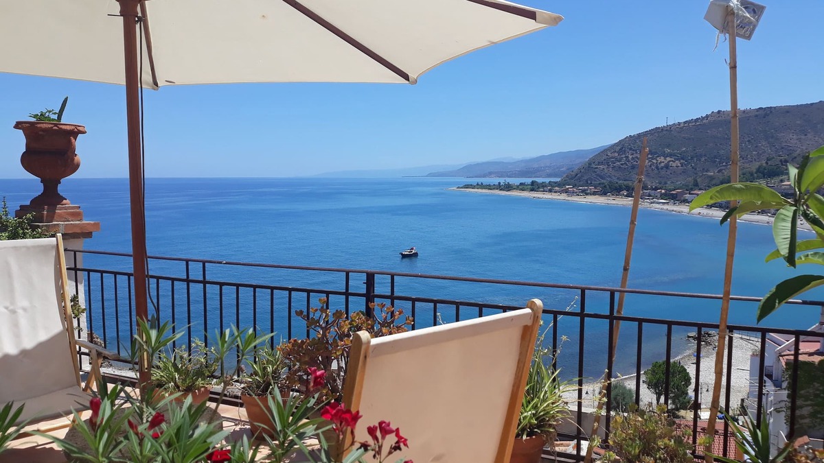 Castel Di Tusa House | Amazing panoramic terrace in Castel di Tusa - air conditioning & wi-fi