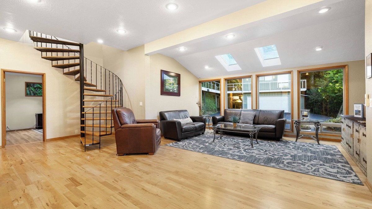 Crescent City House | Amazing panoramic views and deck to watch from