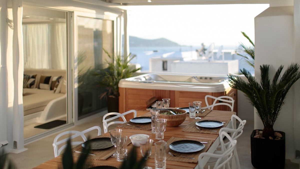 Naxos Town Apartment | Amazing Penthouse with Hot Tub, BBQ and Sea View