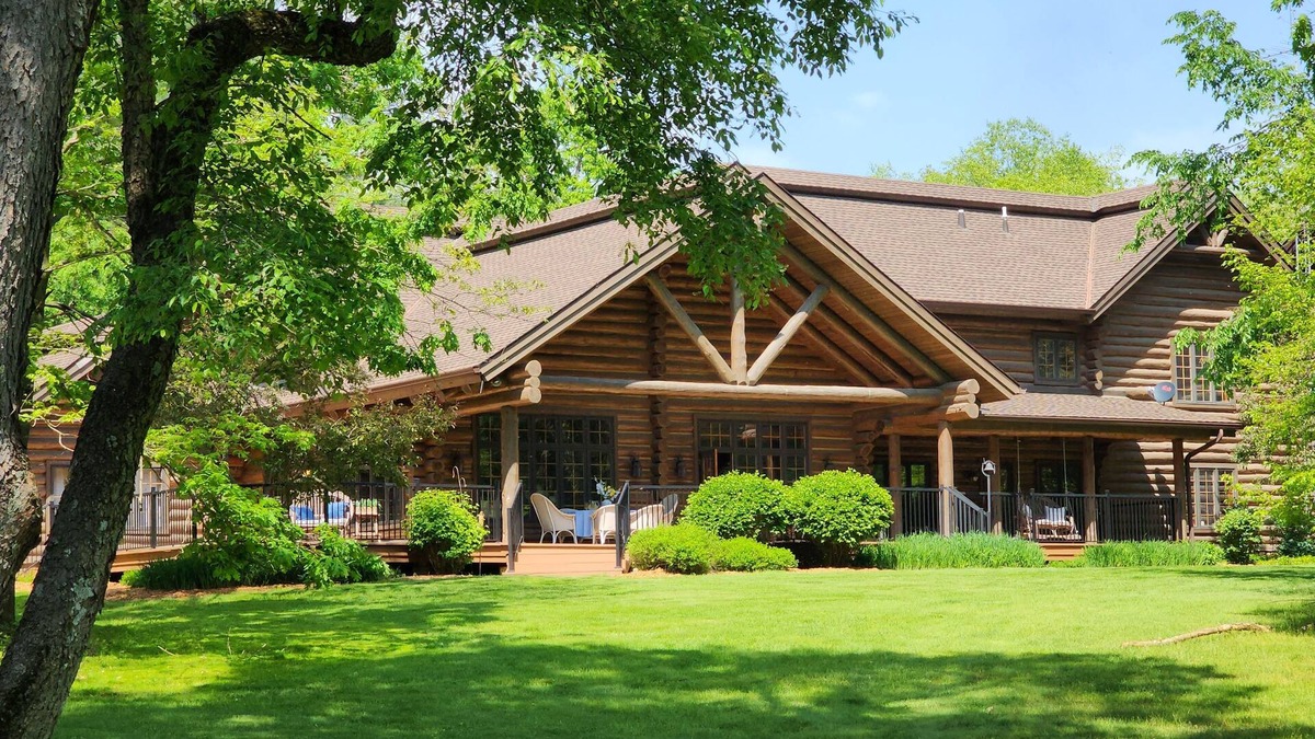 Holcomb Resort | Amazing Retreat Property: Massive Luxury Lodge - Ensuite & Rustic Cabins for 80+