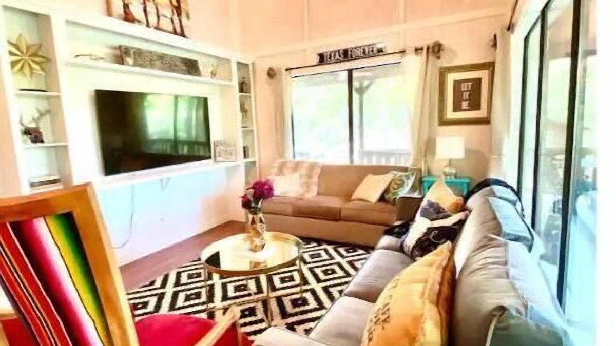 Prairie Lea House | Amazing River House on private 20 acres!