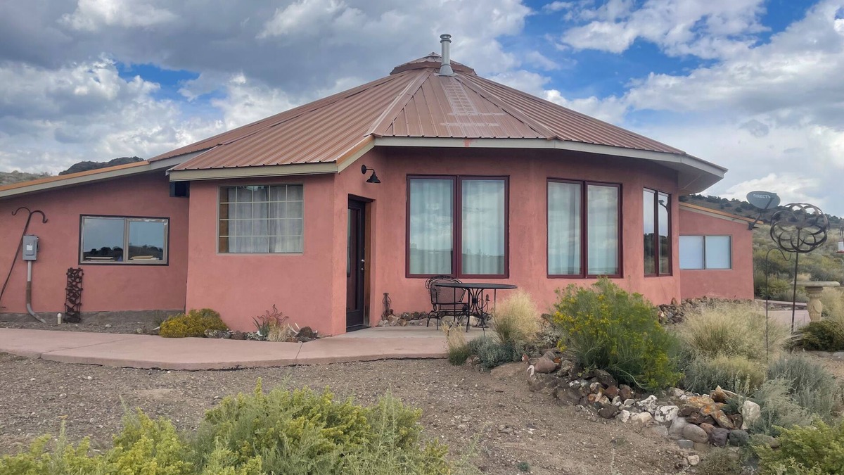 Del Norte House | Amazing round home with sweeping views.
