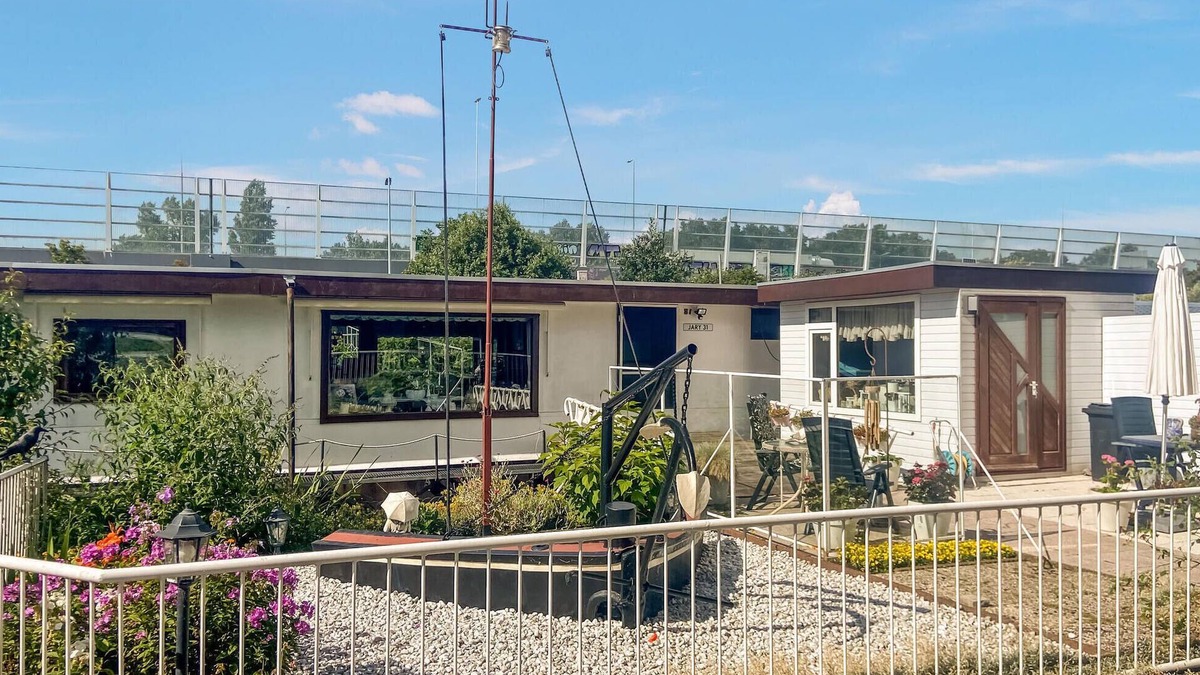 Noord Boat Rental | Amazing ship in Rotterdam with WiFi