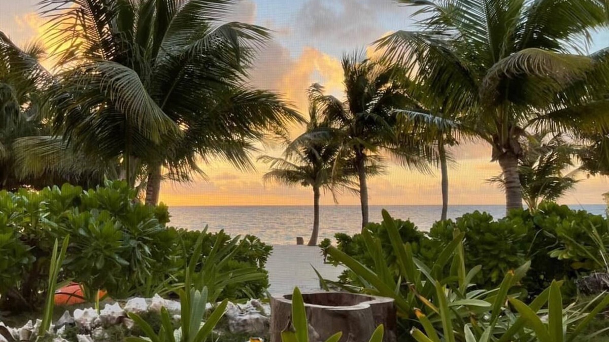 El Placer House | Amazing Snorkeling and Swimming 200 Feet from the Back Door