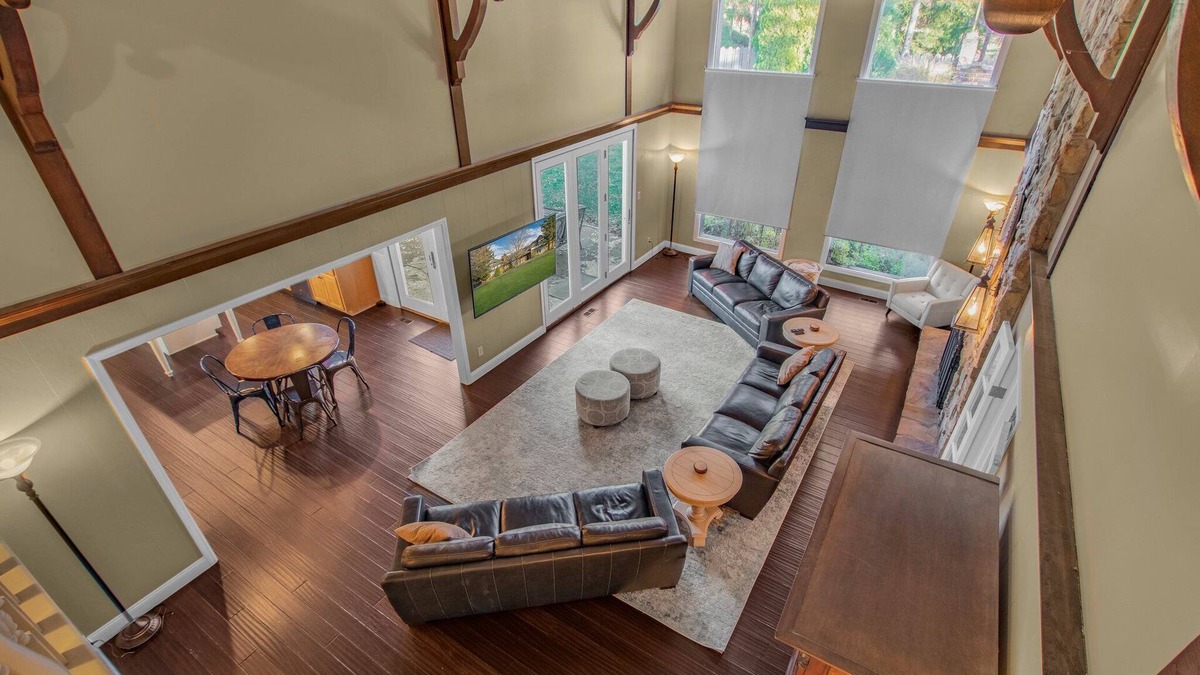 Pike House | Amazing Spacious Luxurious Home - Sleeps Up To 16!