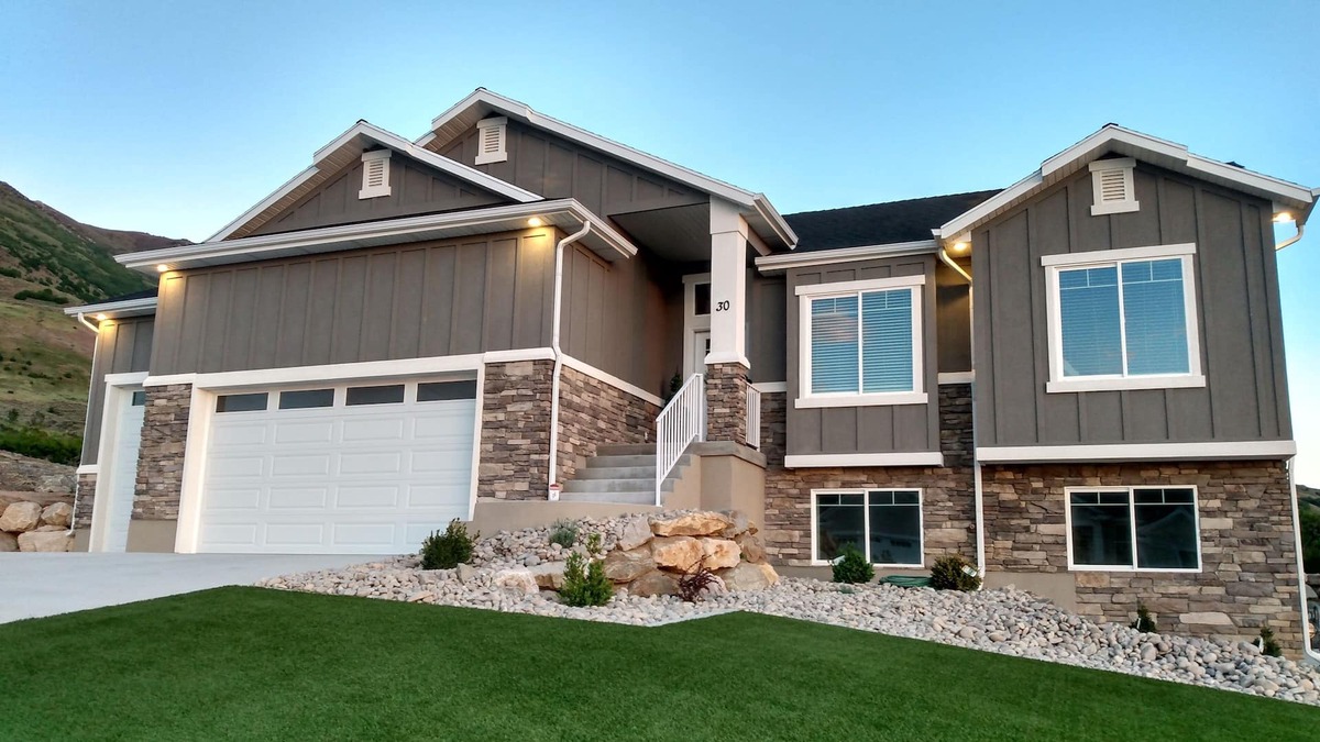 Perry House | Amazing Sunsets Entire New Walkout Basement Suite Apartment