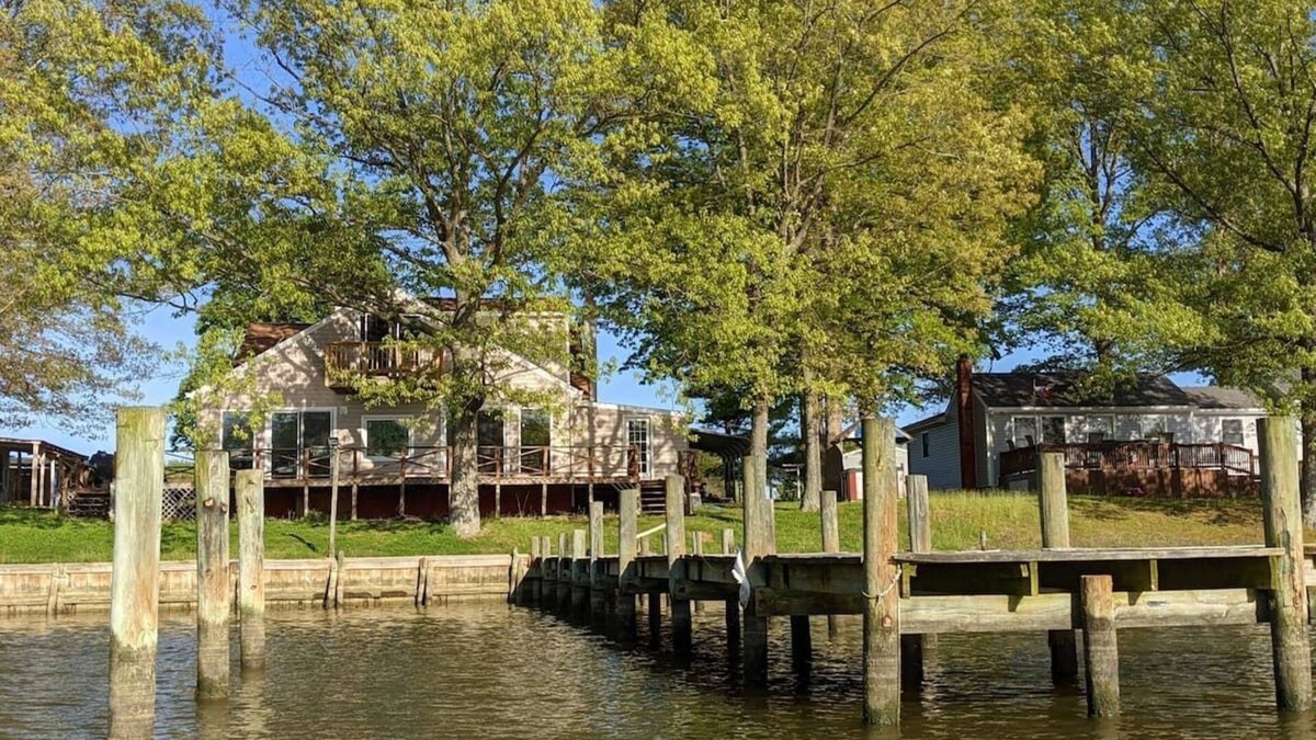 Hague House | Amazing Sunsets in Jackson Creek Waterfront Home