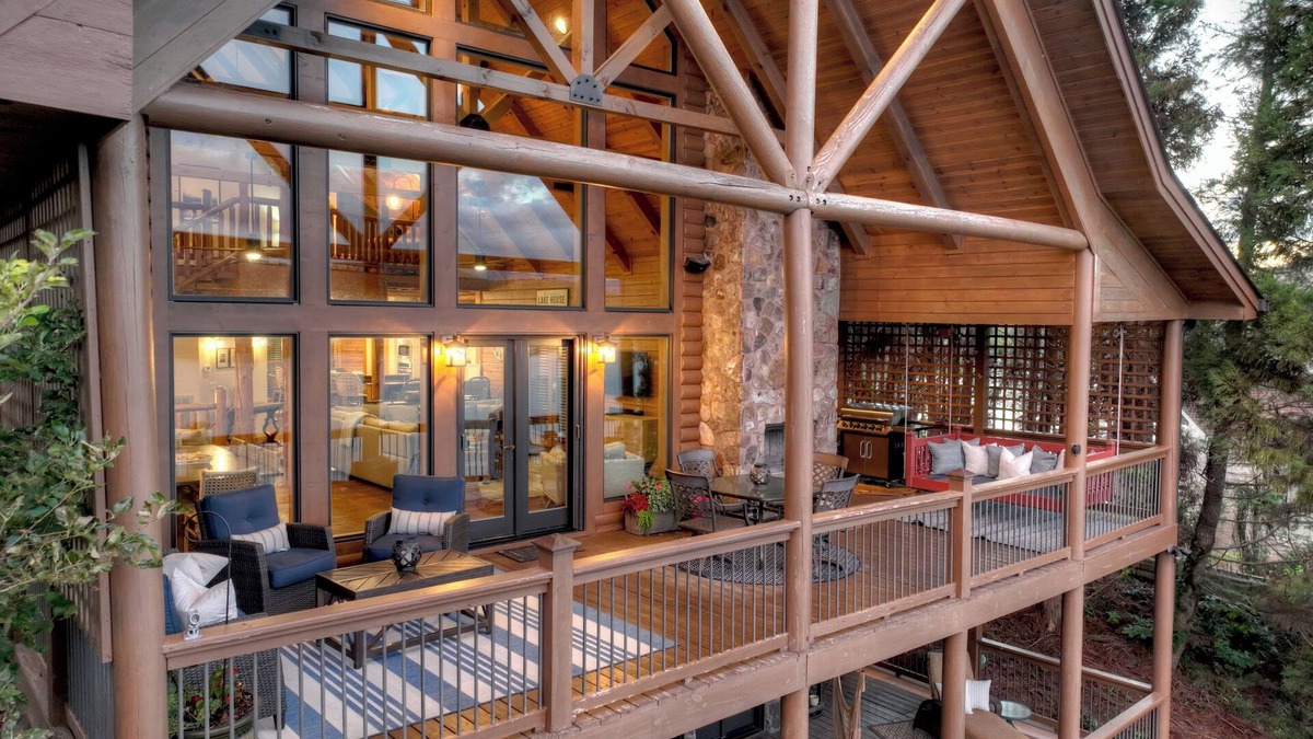 Unaka Cabin | Amazing Sweetwater Lodge - custom lakefront home with mountain views. Close to Blue Ridge!