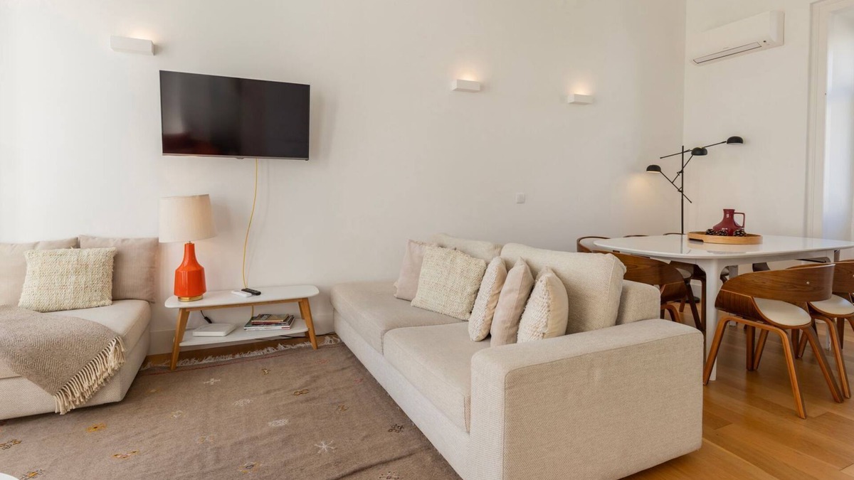 Santa Engracia Apartment | Amazing Terrace River View Apartment by LovelyStay