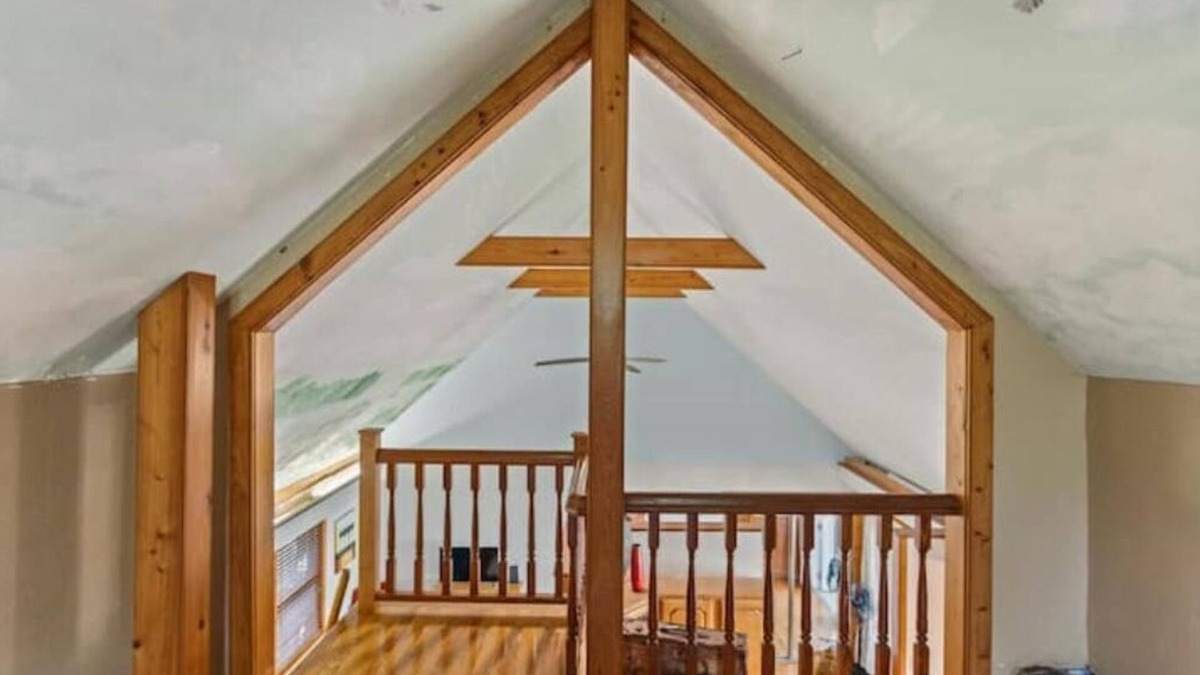 Duckpond Apartment | Amazing townhome downtown walk to restaurants, bars and Depot Park.