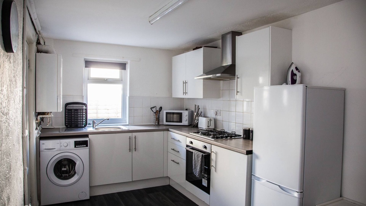 Wallasey Apartment | Amazing Townhouse Close To City and Beach Sleeps 7