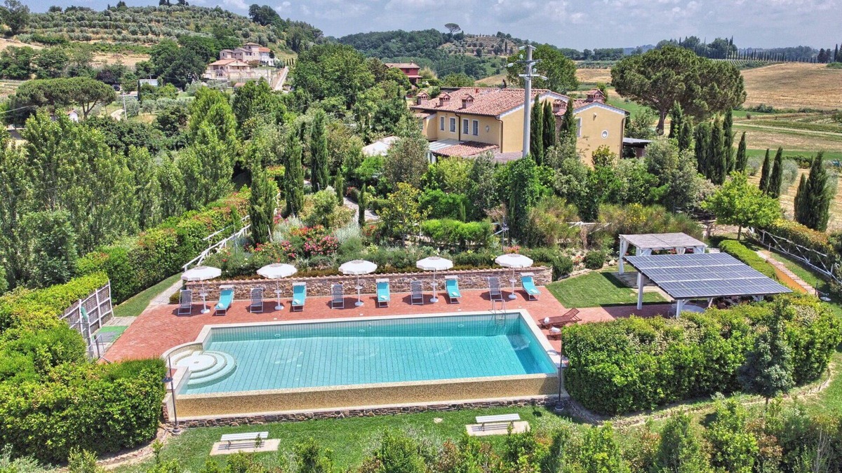Palaia Villa | Amazing Tuscan Retreat Villa San Gerbero