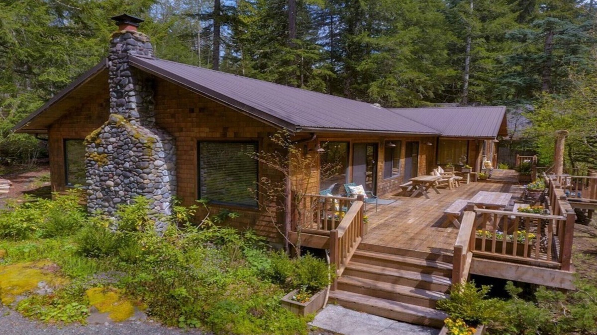 Paradise Estates Cabin | Amazing Two Building Cabin, Sleeps 2-8, Hot Tub