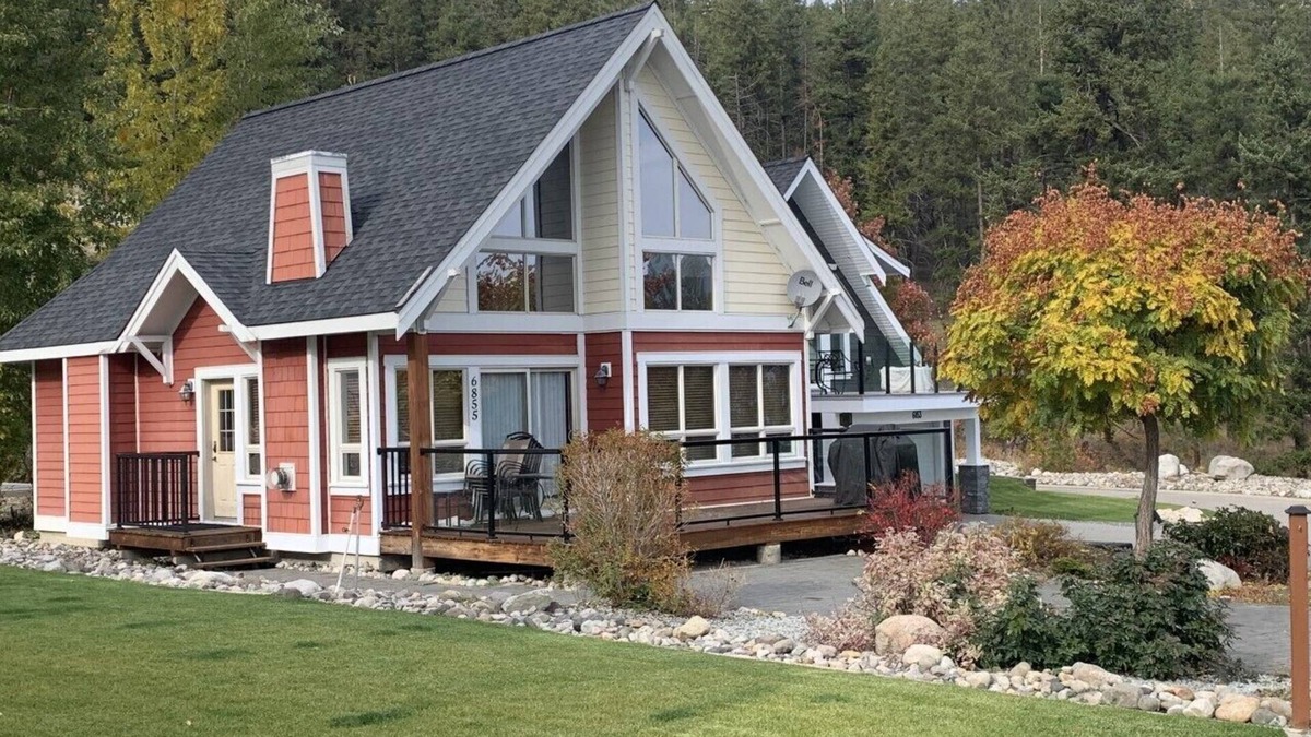 Central Okanagan Cottage | Amazing unobstructed Lake Okanagan view at Resort - off season rates