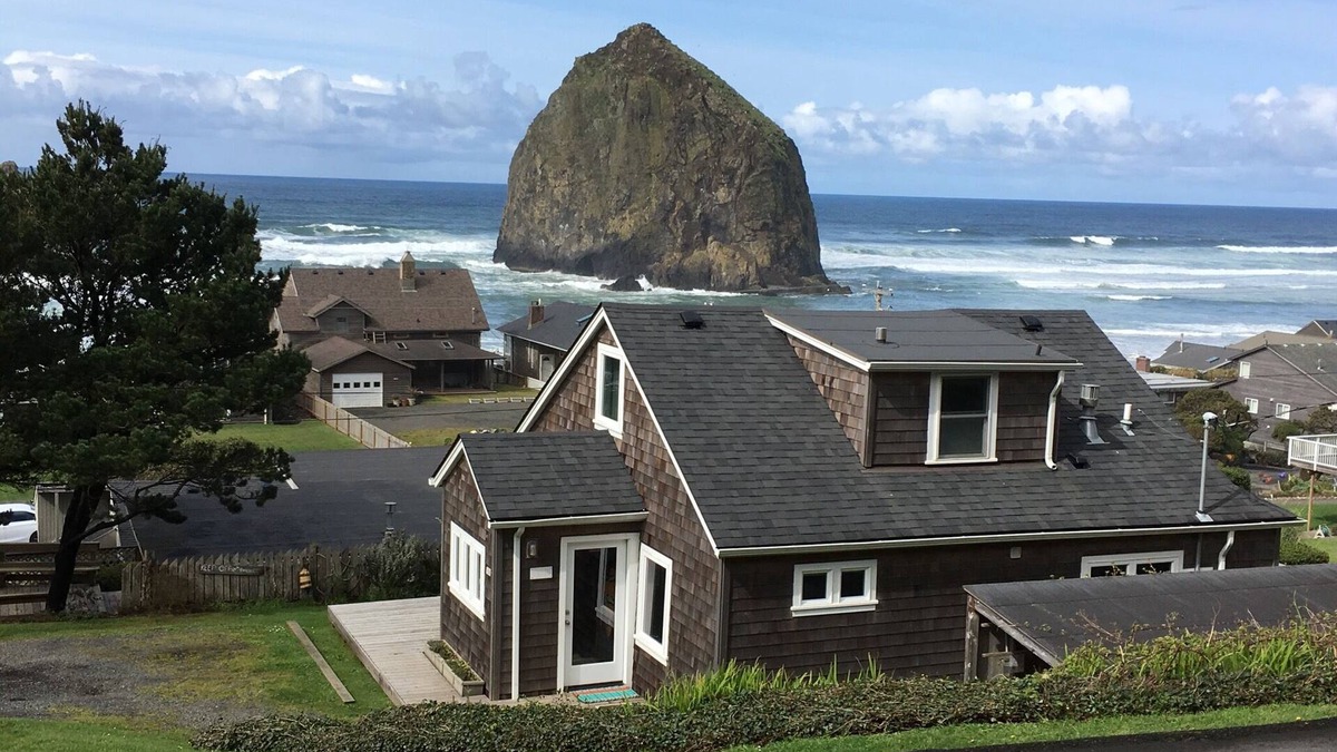 Tolovana Park Cottage | Amazing View - Haystack Rock and the Needles